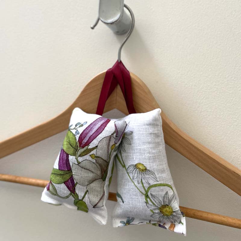 Hanging lavender sachet chameleon