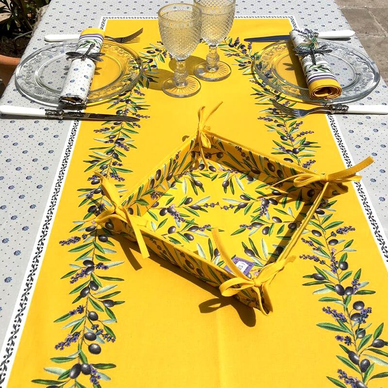 Lauris Jaune Tablecloth Setting