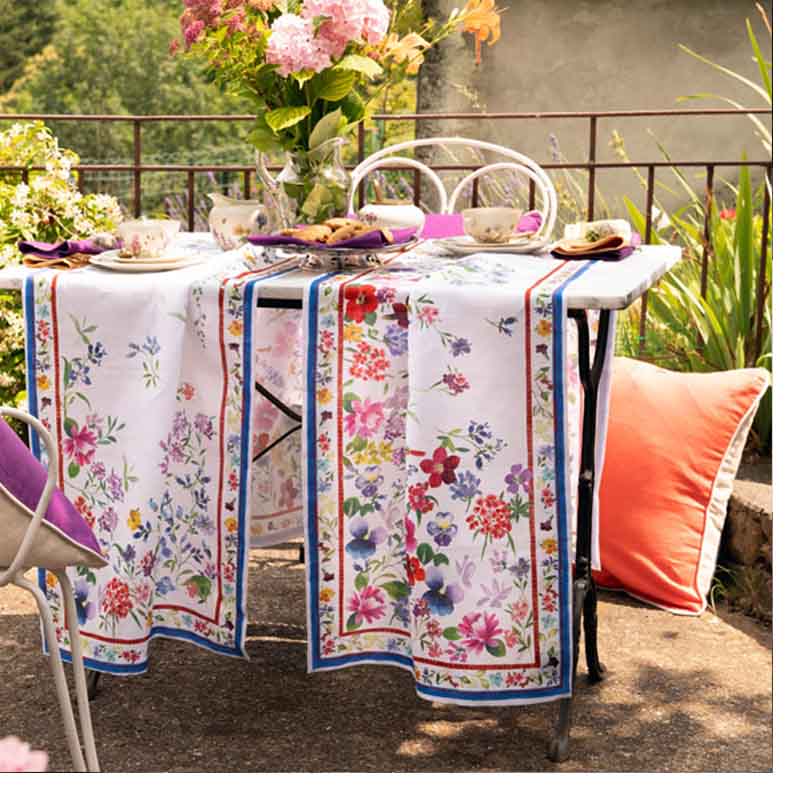 Primula linen table runner
