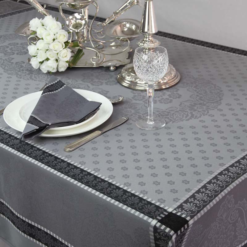 Table setting with Versailles jacquard tablecloth in black and grey
