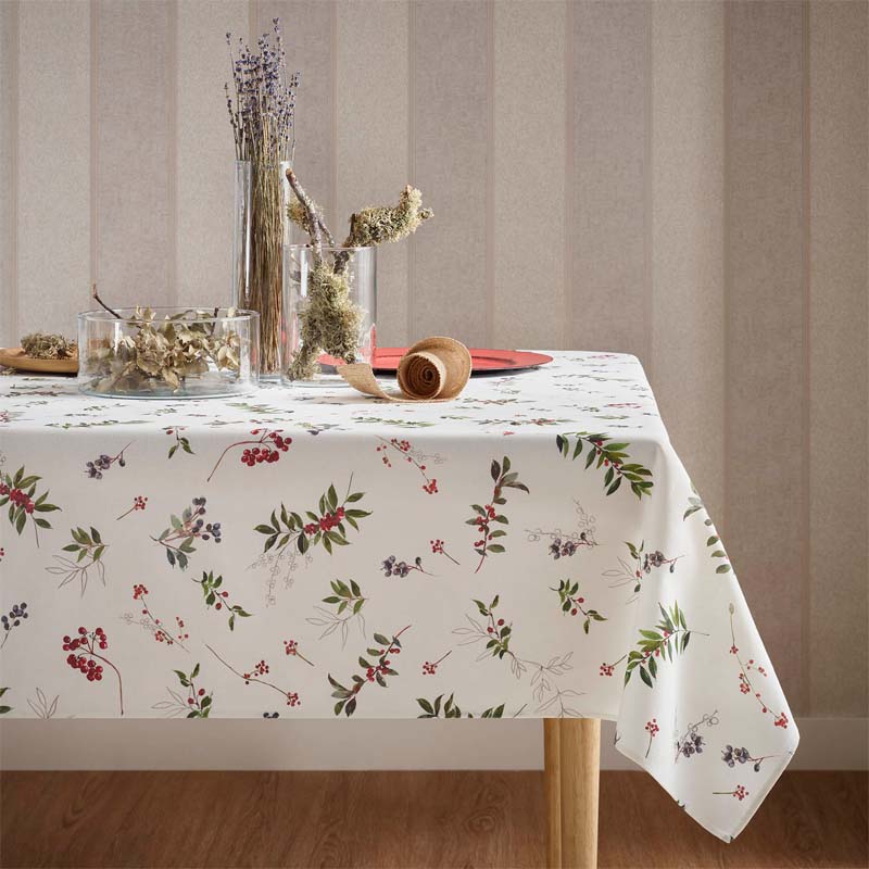 Berries stain resistant tablecloth