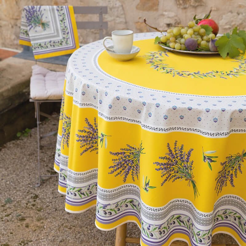 Lauris Jaune Round Tablecloth Setting
