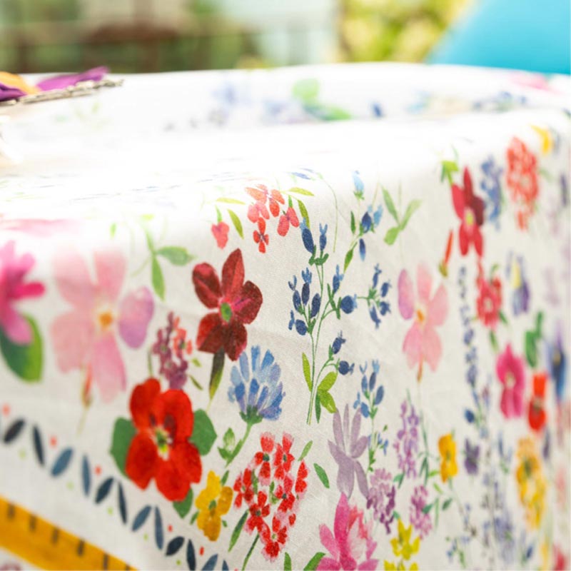 Primula linen table runner detail