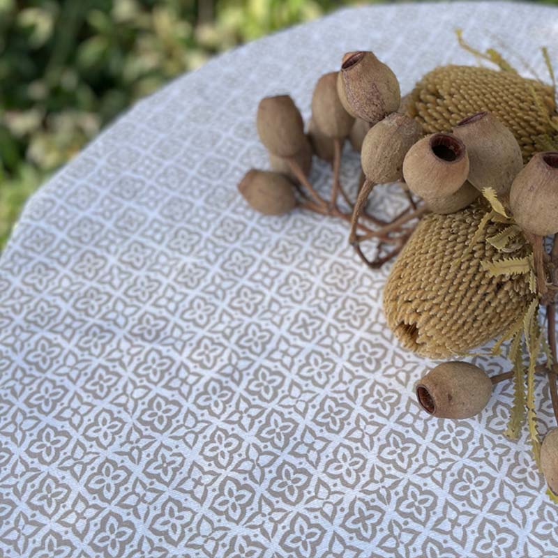 Rodas Gold Round Tablecloth Pattern